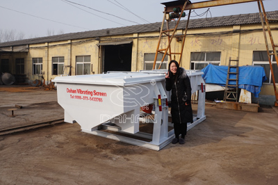 1540直線振動(dòng)篩合影圖 1540直線振動(dòng)篩合影圖